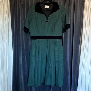 Gorgeous vintage style houndstooth & velvet A-line 👗 dress!